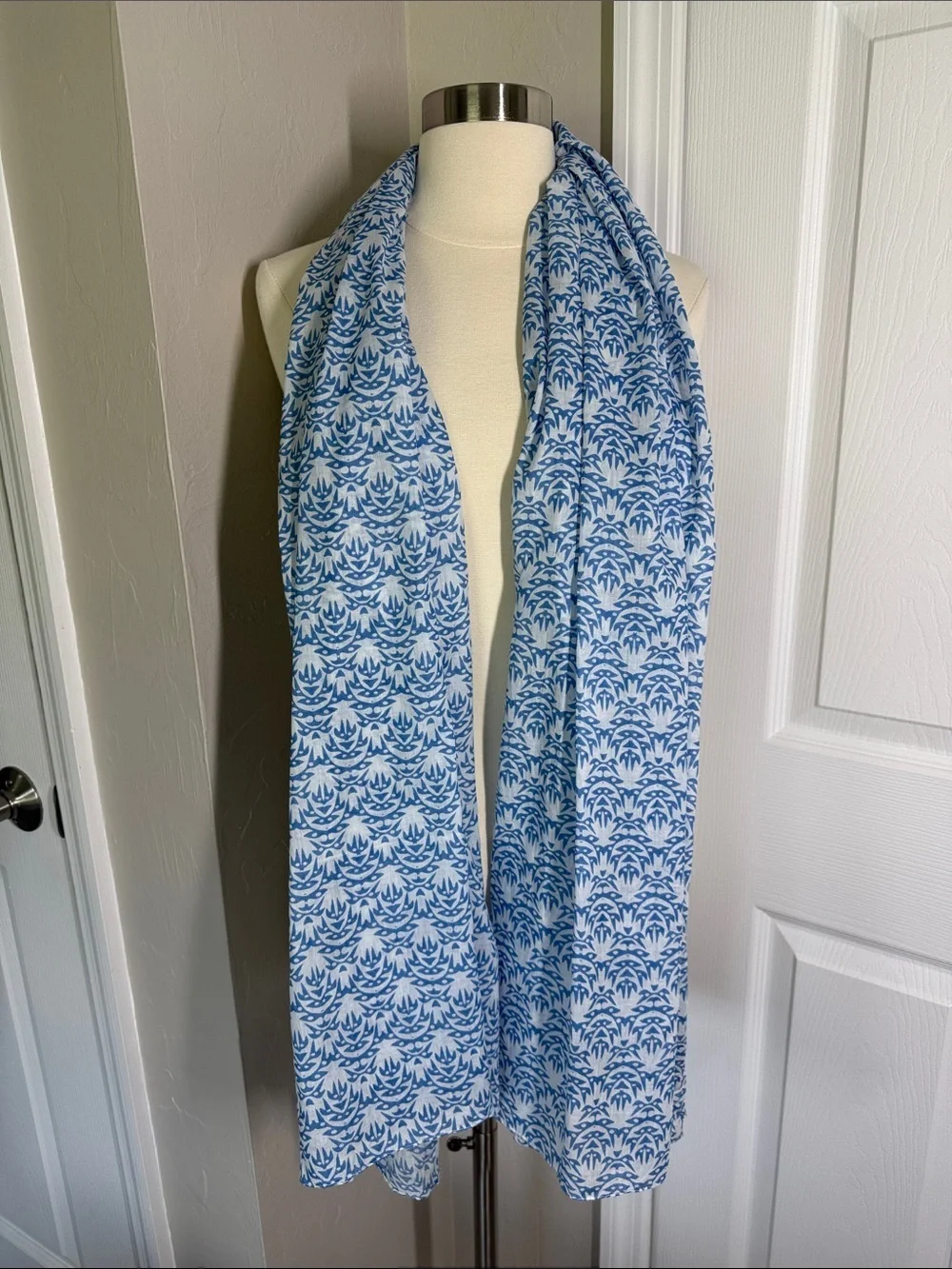 Lara Ethnics blue and white printed cotton scarf made in India